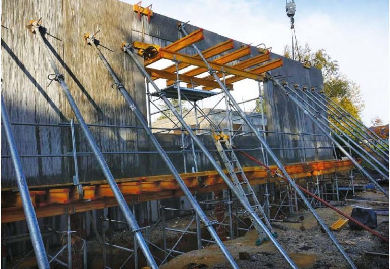 Échafaudage en construction pour un mur avec étai TP 6-10 mètres et poutrelle bois PF20 + 